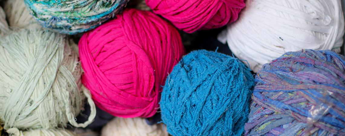 Balls of yarn turn into woven goods through re:loom